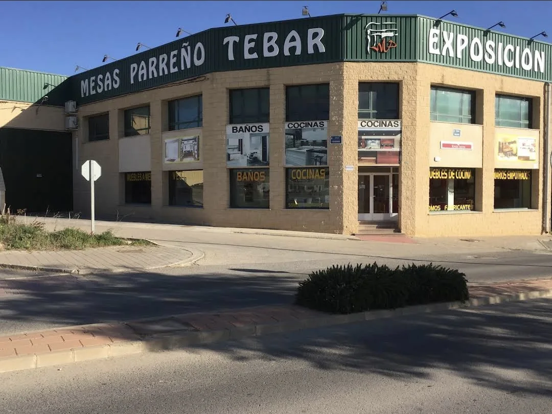 Fachada de la exposición de Mesas Parreño Tébar en La Roda (Albacete)