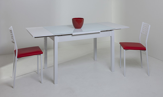 Mesa de cocina Eskema de cristal abierta con sillas